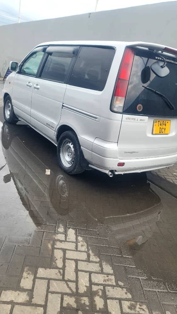 Magari Sokoni Toyota Noah ya Bei Poa 1998