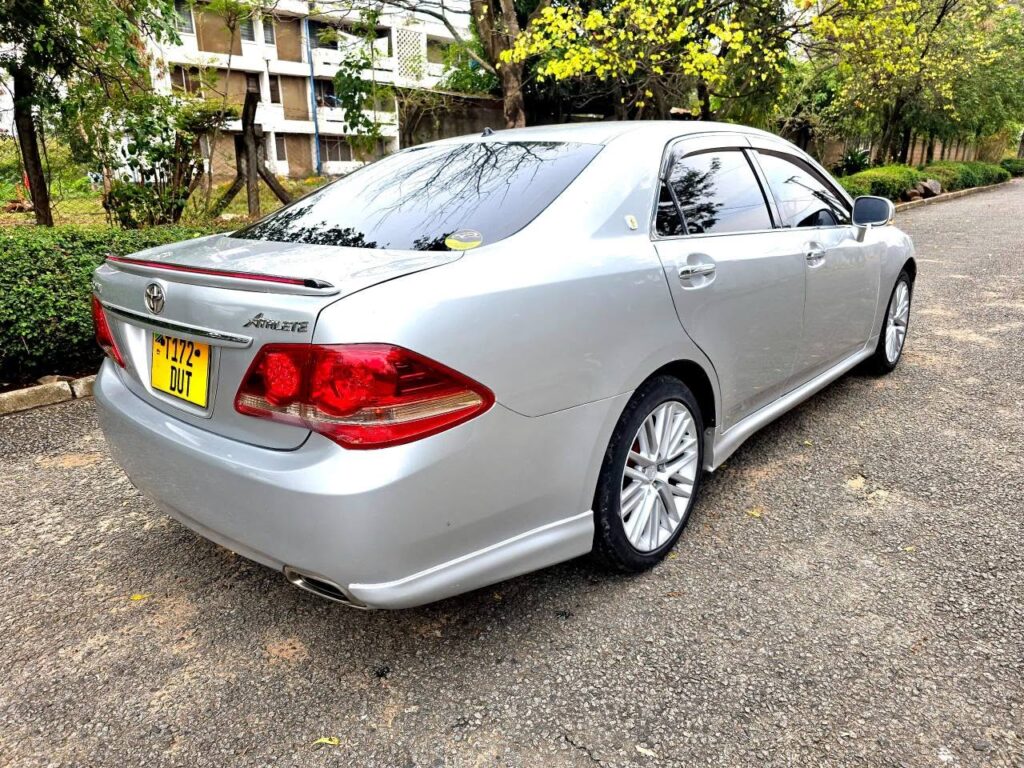 Buy Toyota Crown 2006 for Sale in Mwanza
