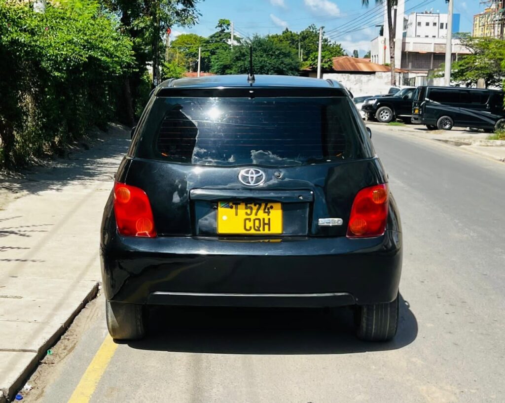 Magari IST 2005 lipo Dar es Salaam