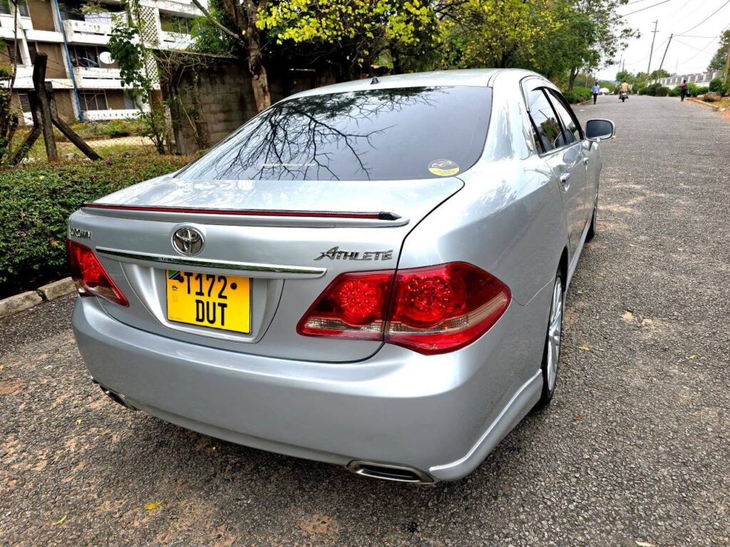 Toyota Crown 2006 for Sale in Mwanza