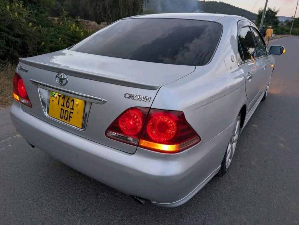 Toyota Crown bei poa sokoni Mbeya Tanzania
