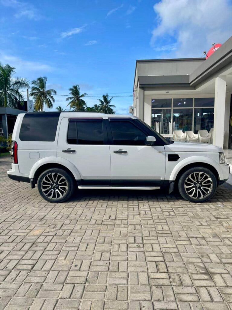 Land Rover Discovery 4 2013 for Sale in Dar es Salaam