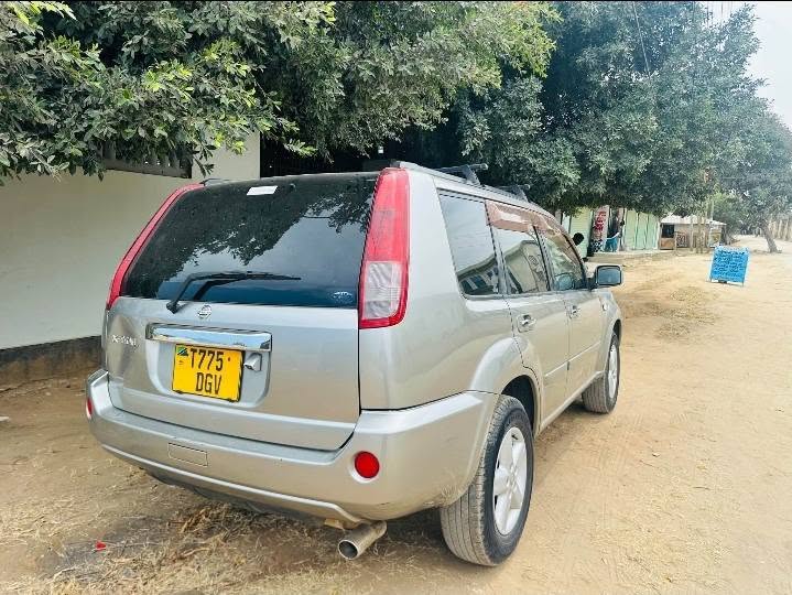 Magari X-Trail 2004 lipo Dar es Salaam