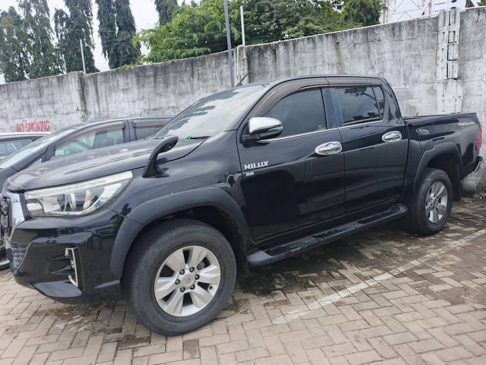 Toyota Hilux bei poa sokoni Dar es Salaam Tanzania