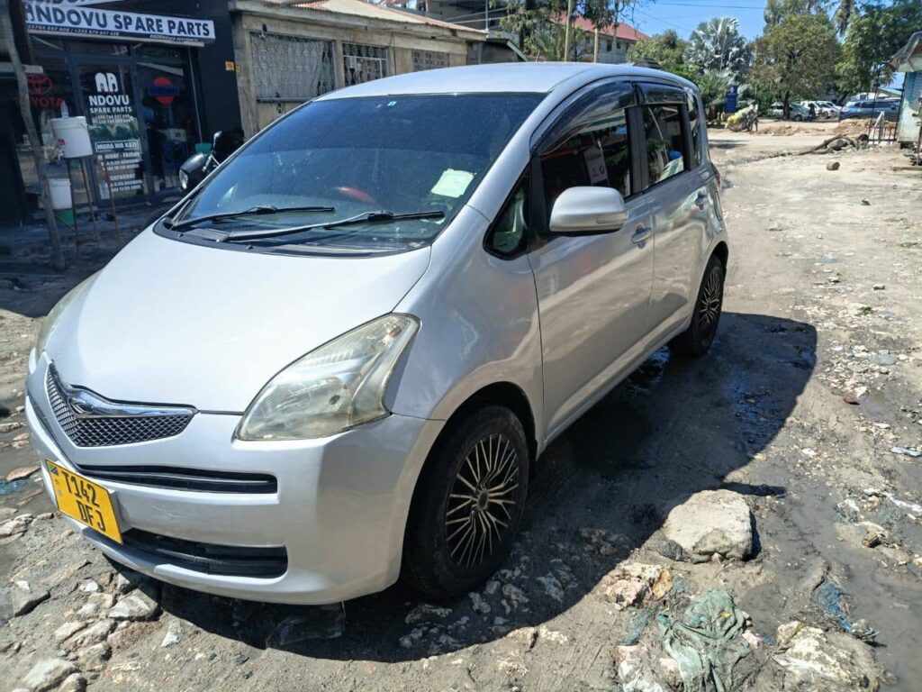 Magari Sokoni Toyota Ractis ya Bei Poa 2010