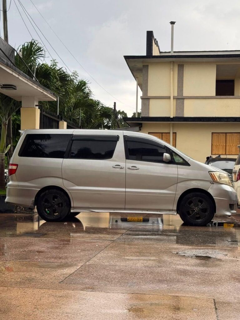 Toyota Alphard bei poa sokoni Dar es Salaam Tanzania