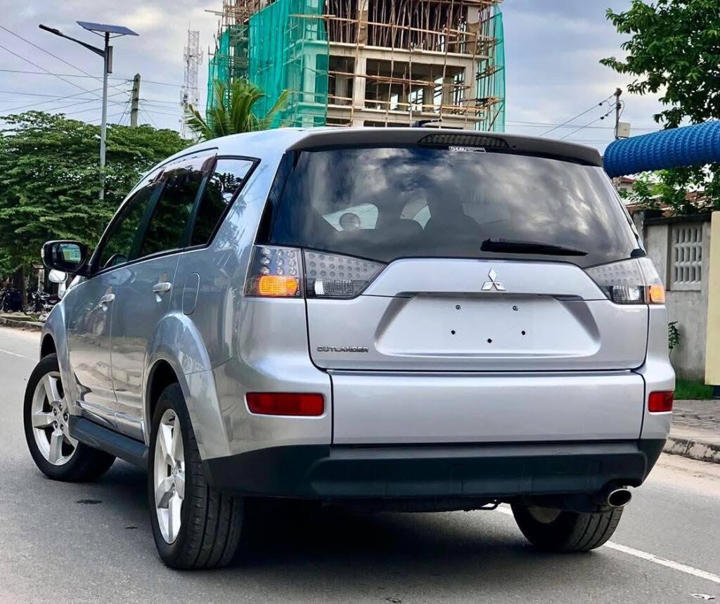 Mitsubishi Outlander 2009 for Sale in Dar es Salaam