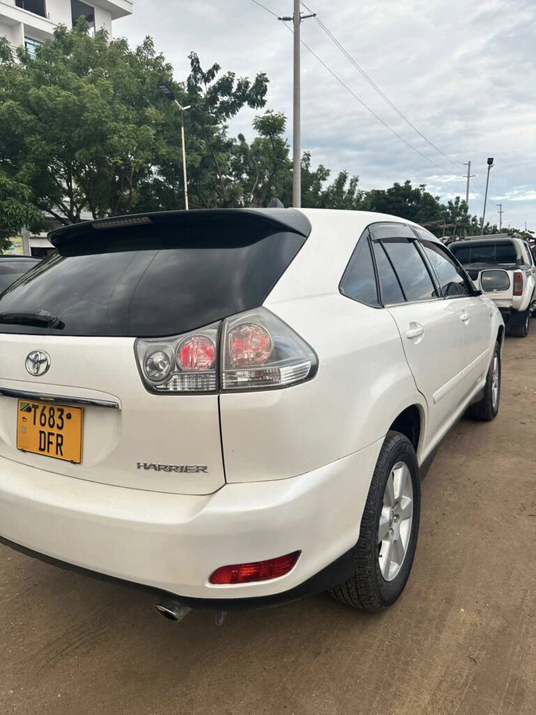 Magari Sokoni Toyota Harrier ya Bei Poa 2004