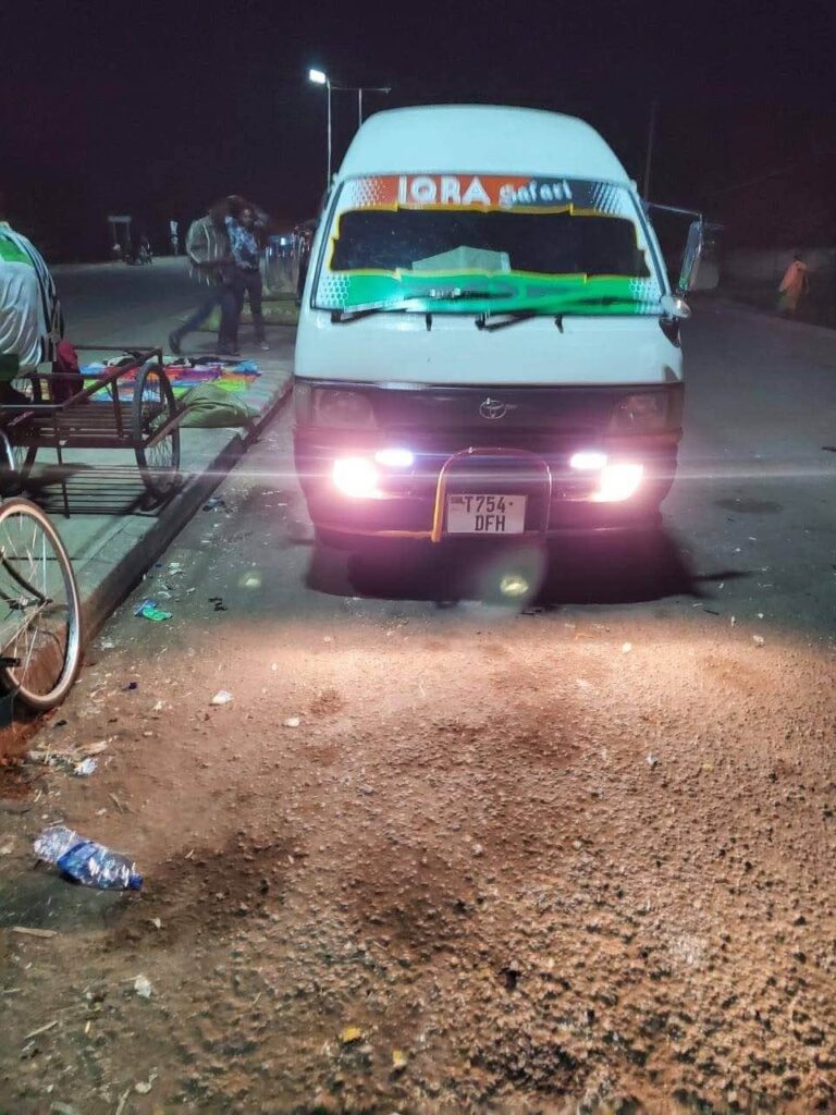 Magari Sokoni Toyota Hiace ya Bei Poa 2000