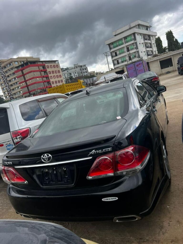 Toyota Crown 2010 for Sale in Dar es Salaam