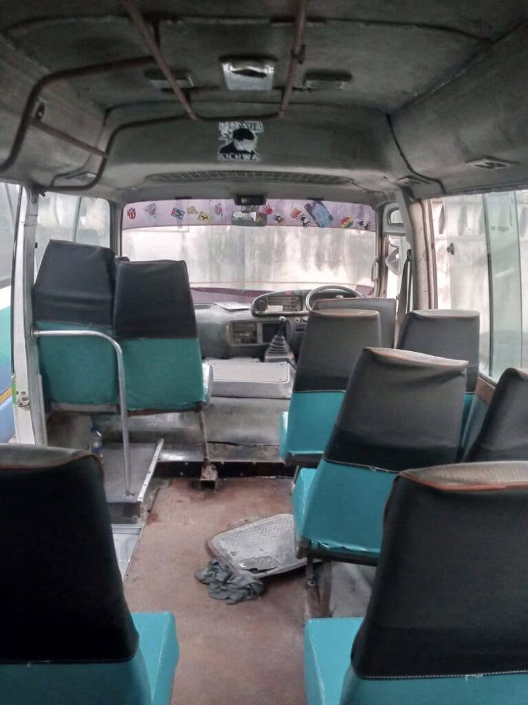 Toyota Coaster bei poa sokoni Dar es Salaam Tanzania