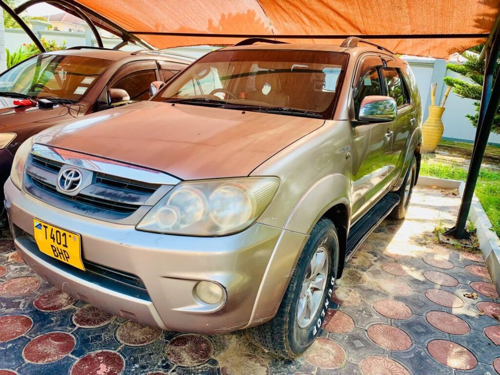Toyota Fortuner bei poa sokoni Dar es Salaam Tanzania