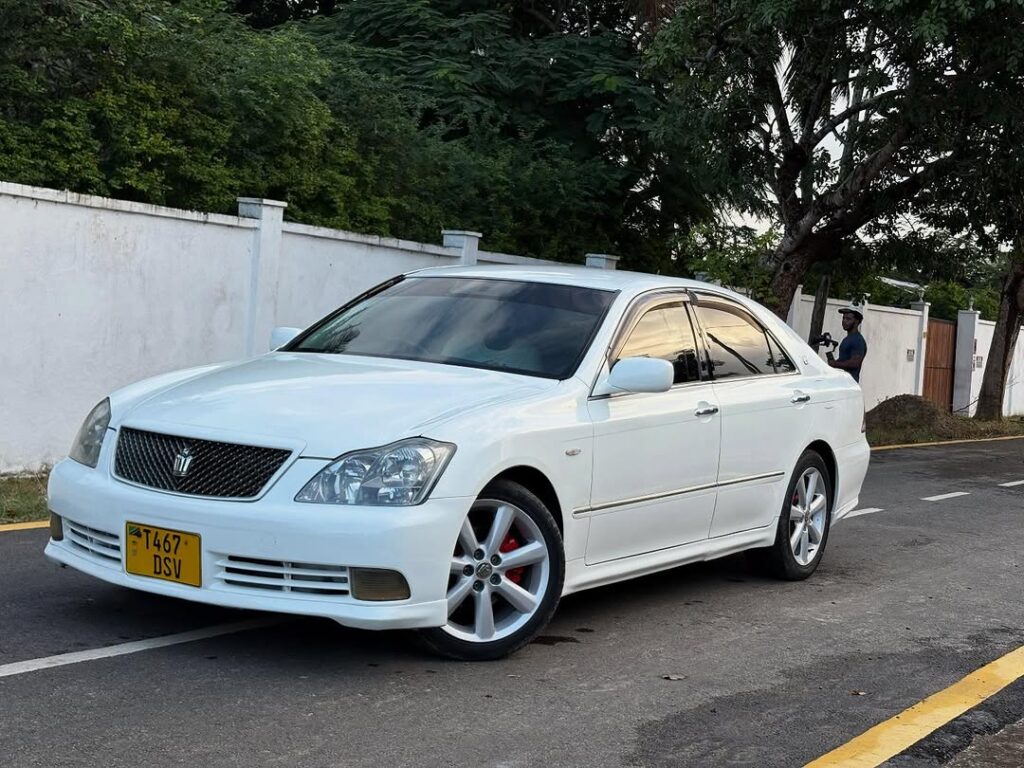 Bei ya Toyota Crown 2005 Sokoni Dar es Salaam Tanzania