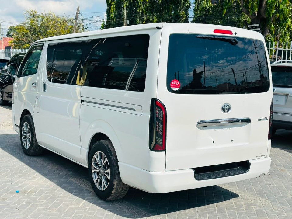 Magari Hiace 2011 lipo Dar es Salaam