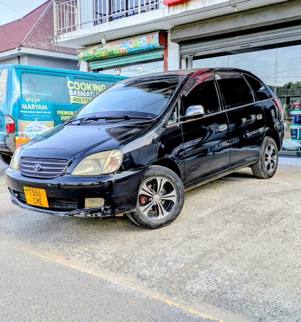 Toyota Nadia bei poa sokoni Dar es Salaam Tanzania