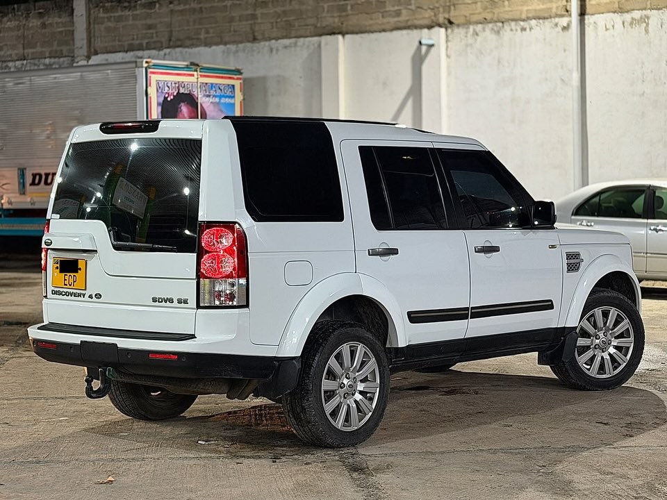 Land Rover Discovery 4 bei poa sokoni Dar es Salaam Tanzania