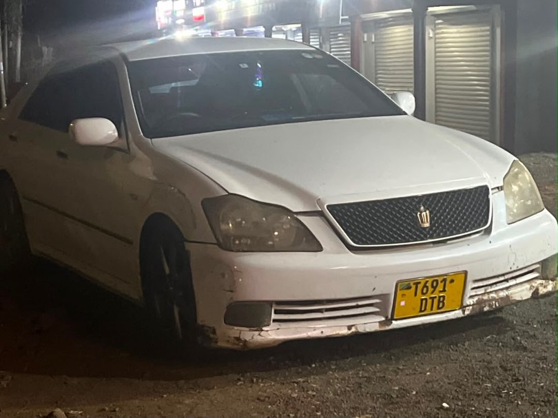 Magari Used Toyota Crown 2005 Arusha Tanzania