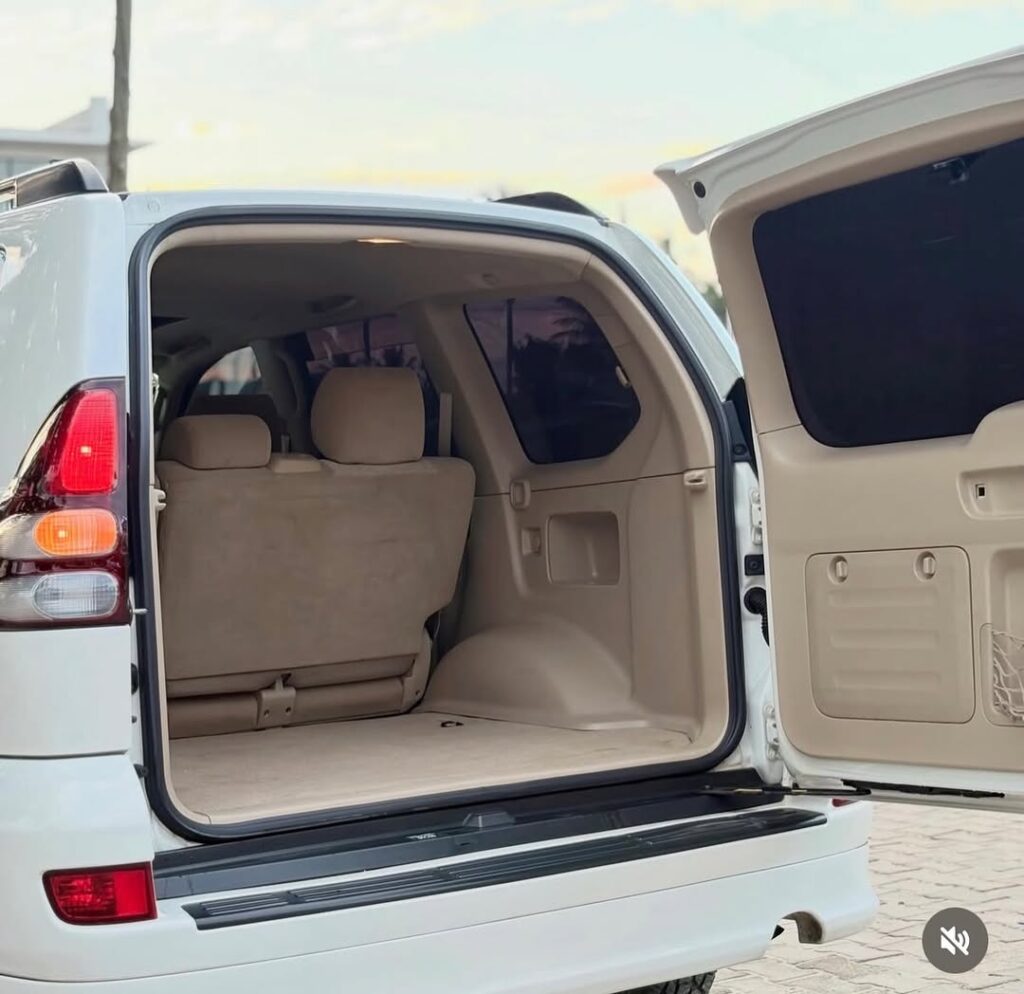 Toyota Land Cruiser Prado bei poa sokoni Dar es Salaam Tanzania