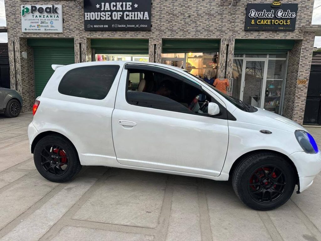 Toyota Vitz bei poa sokoni Dar es Salaam Tanzania
