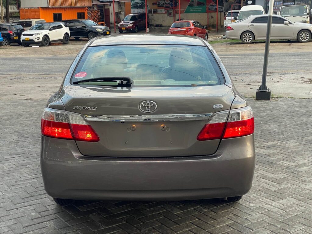 Toyota Premio bei poa sokoni Dar es Salaam Tanzania
