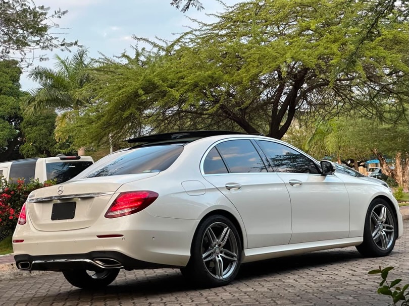 Benz E-Class bei poa sokoni Dar es Salaam Tanzania
