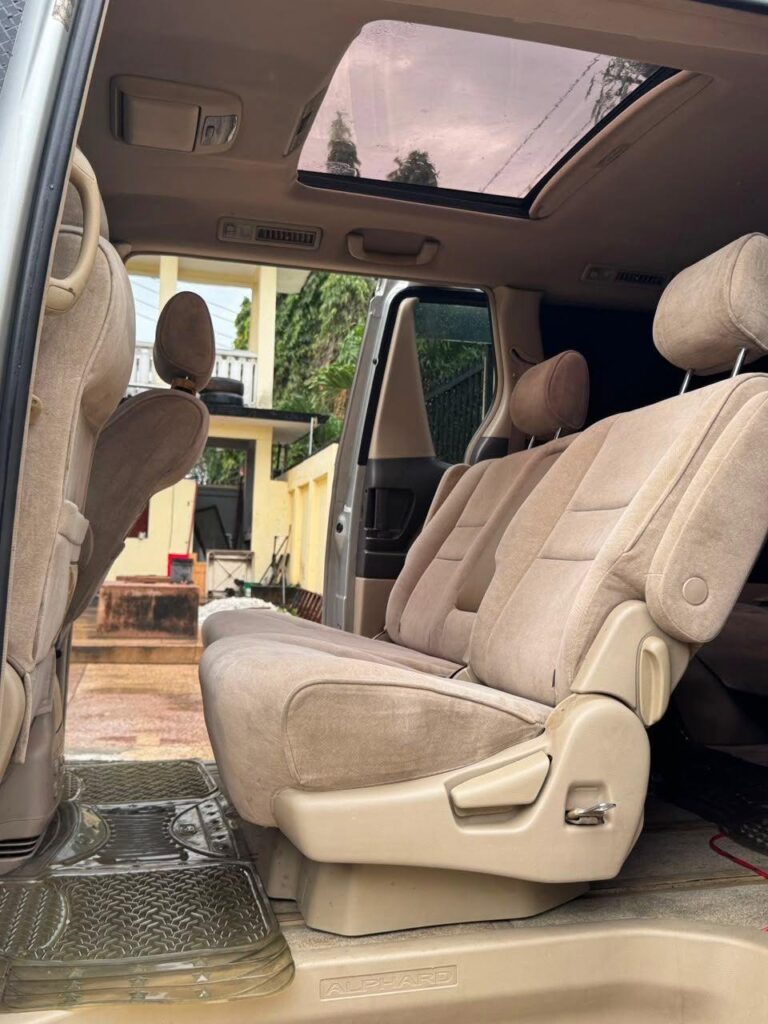 Magari Sokoni Toyota Alphard ya Bei Poa 2005
