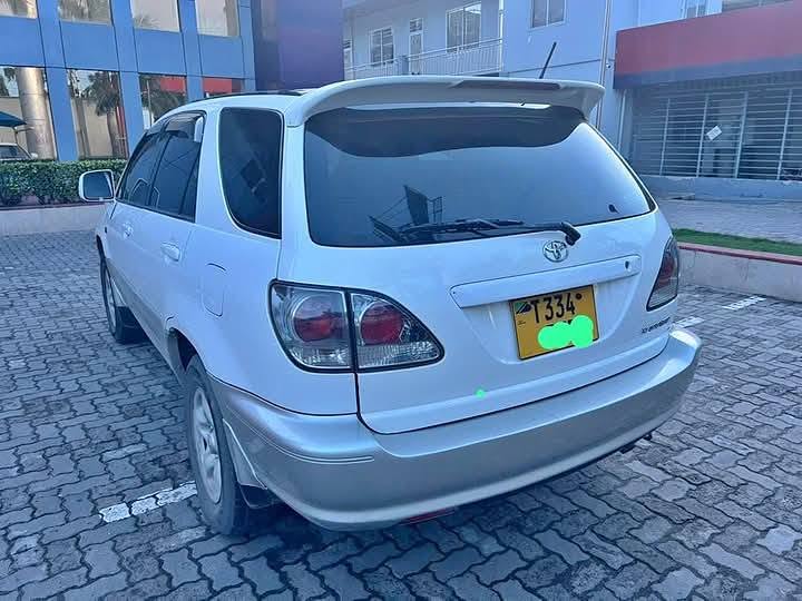 Toyota Harrier bei poa sokoni Dar es Salaam Tanzania