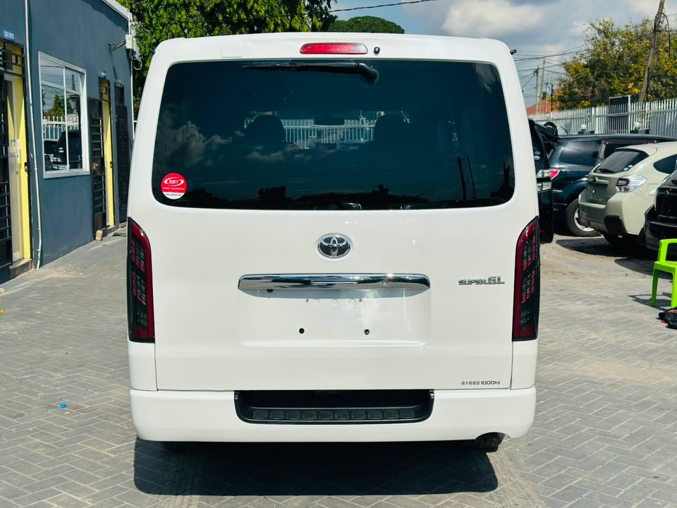 Toyota Hiace bei poa sokoni Dar es Salaam Tanzania