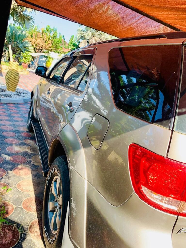 Magari Sokoni Toyota Fortuner ya Bei Poa 2008