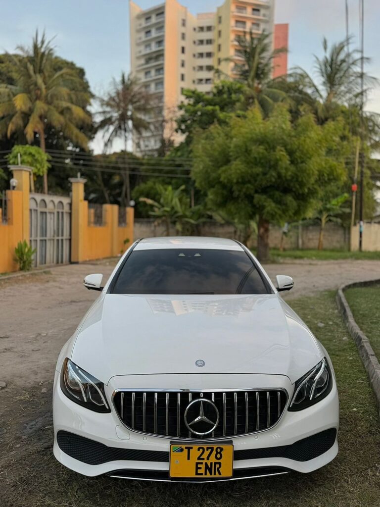 Magari Sokoni Benz E-Class ya Bei Poa 2017