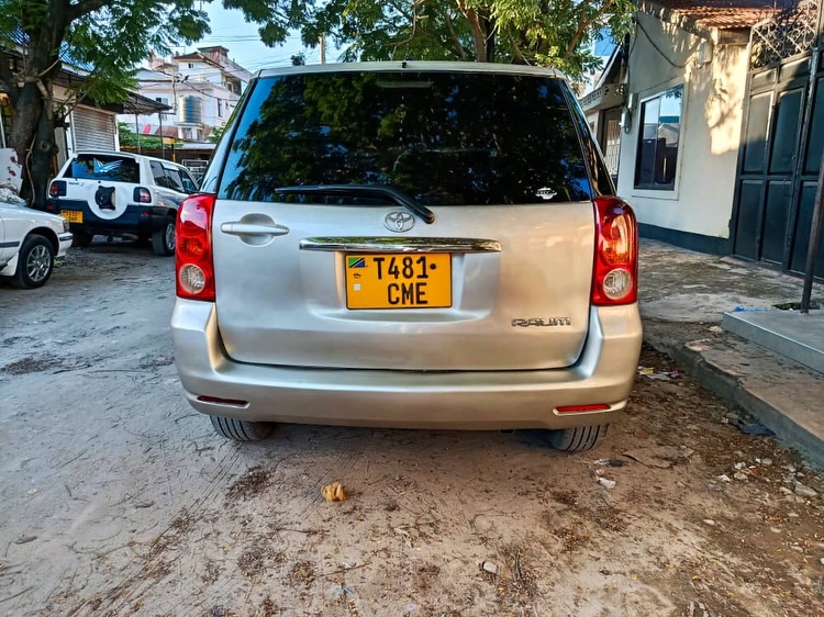 Toyota Raum bei poa sokoni Dar es Salaam Tanzania