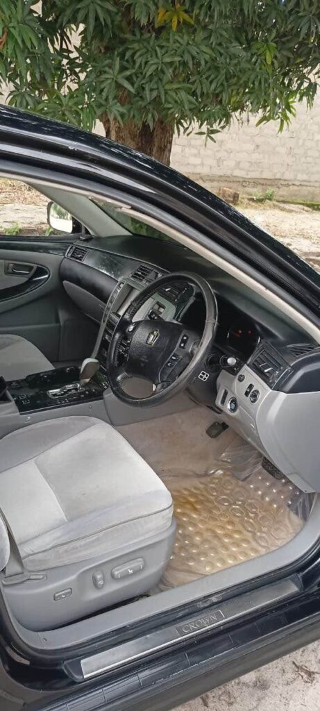 Toyota Crown 2006 for Sale in Dar es Salaam