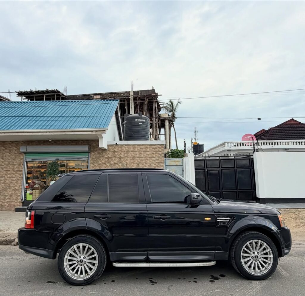 Magari Used Land Rover Range Rover Sport 2012 Dar es Salaam Tanzania