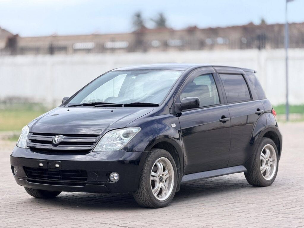 Magari Sokoni Toyota IST ya Bei Poa 2005