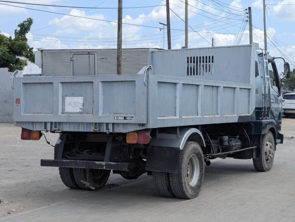 Mitsubishi Fuso 2000 for Sale in Dar es Salaam