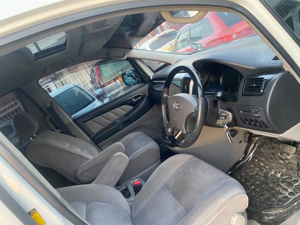 Toyota Alphard bei poa sokoni Dar es Salaam Tanzania