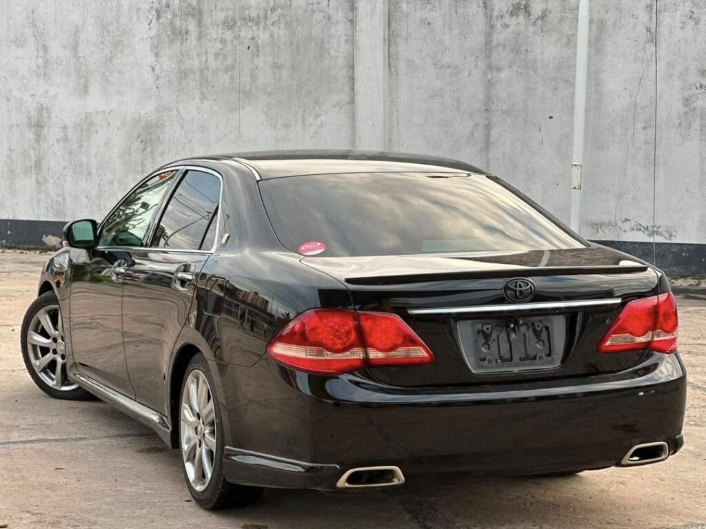 Magari Sokoni Toyota Crown ya Bei Poa 2009