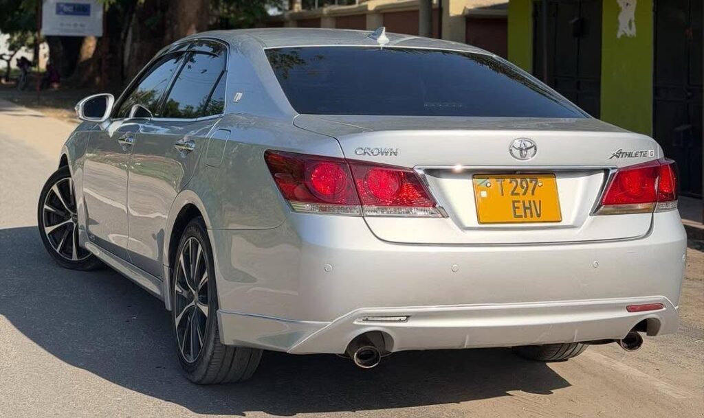 Magari Crown 2016 lipo Dar es Salaam