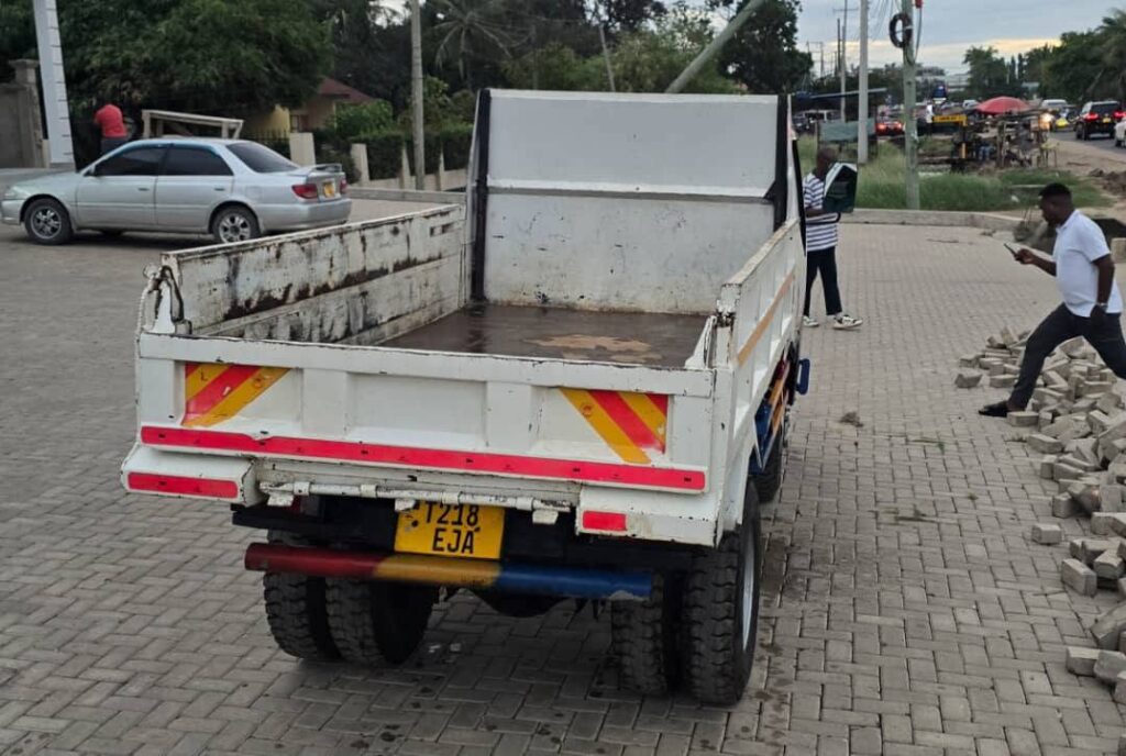 Magari Used Mitsubishi Canter 2000 Dar es Salaam Tanzania