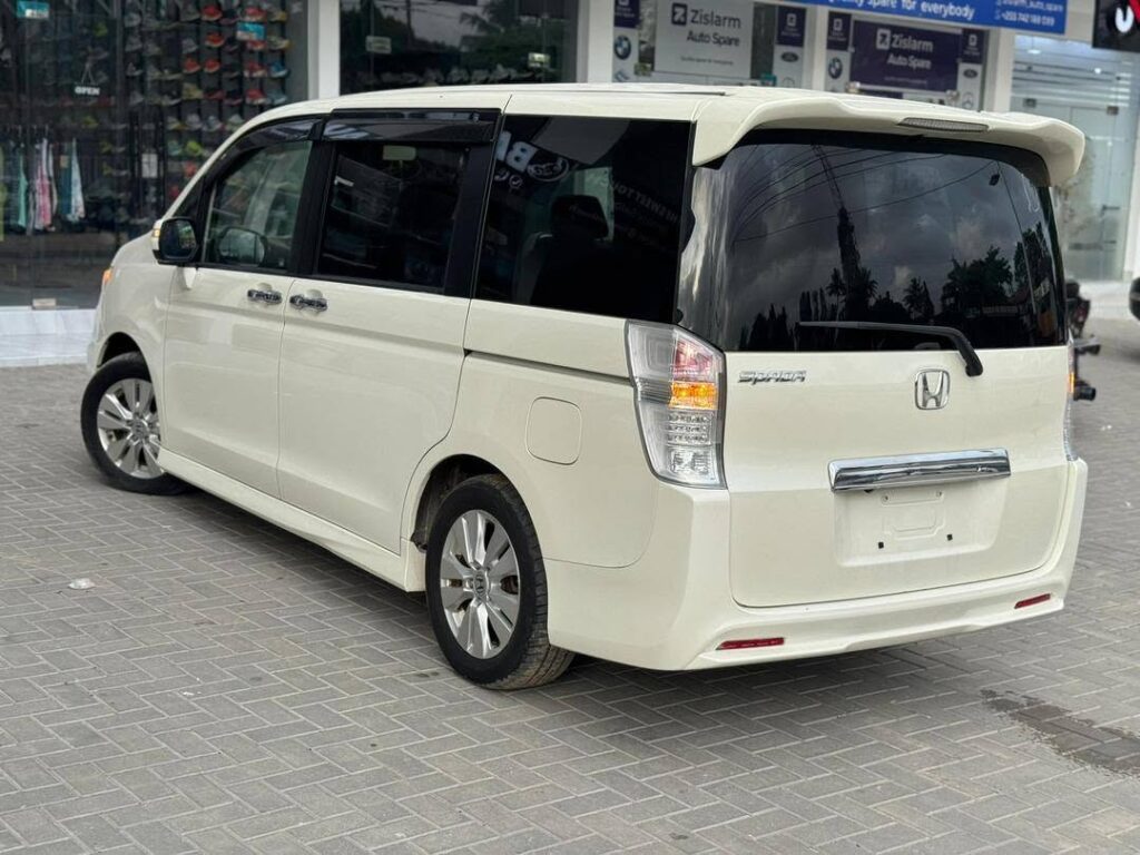 Honda Stepwgn 2014 for Sale in Dar es Salaam