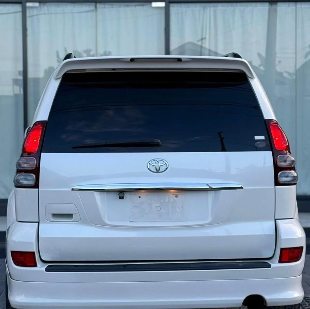 Toyota Land Cruiser Prado bei poa sokoni Dar es Salaam Tanzania