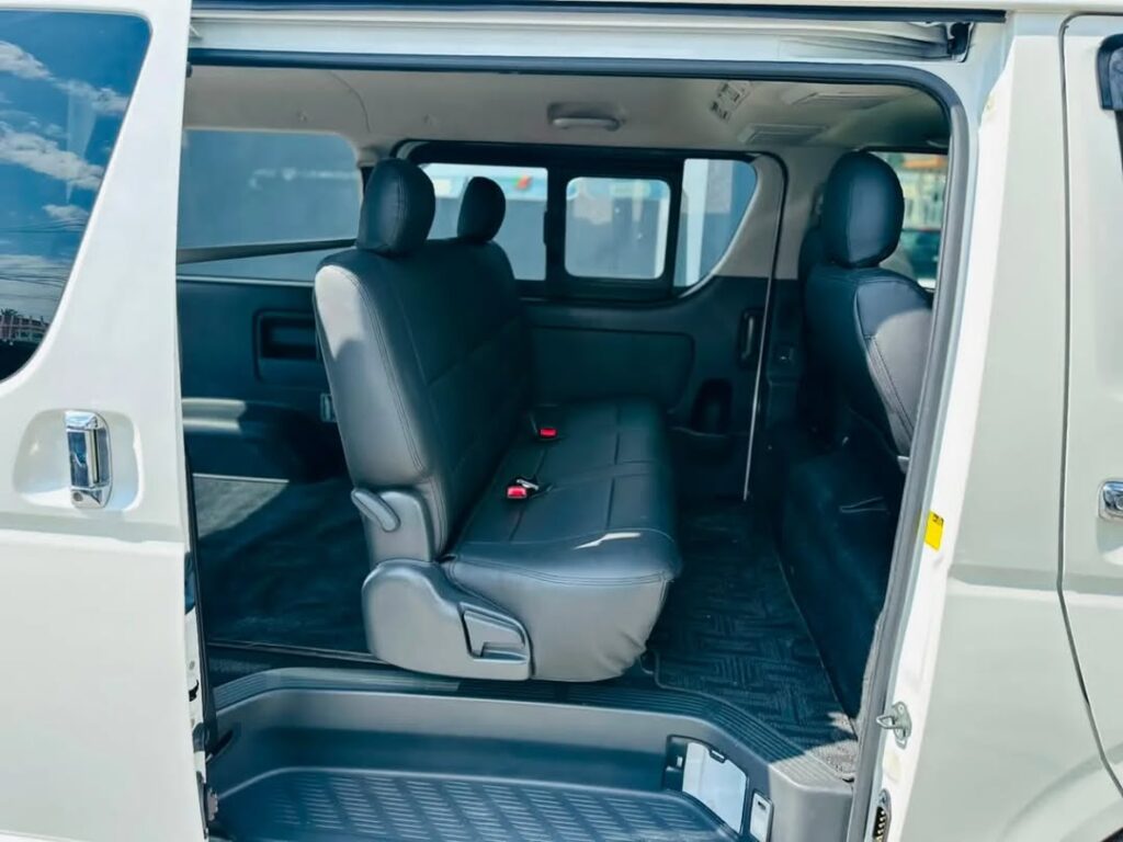 Toyota Hiace bei poa sokoni Dar es Salaam Tanzania