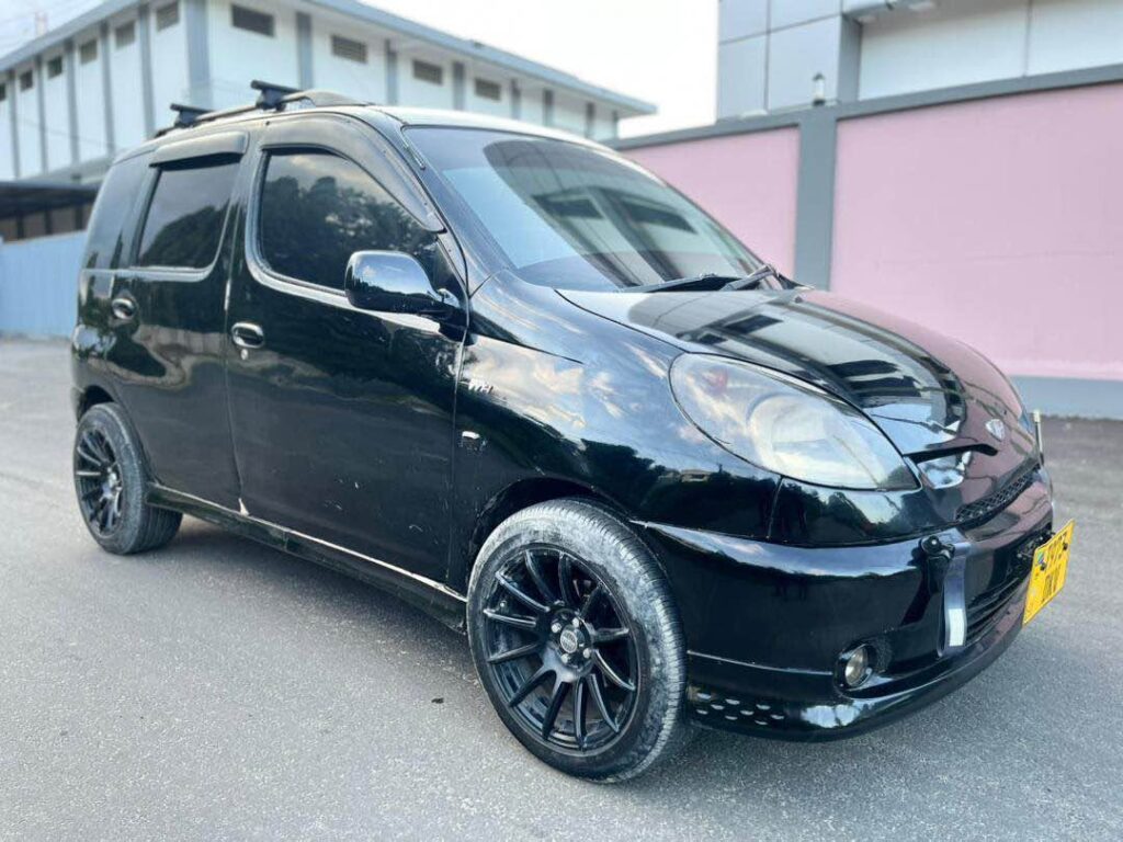 Price Toyota Funcargo 2002 for Sale in Dar es Salaam