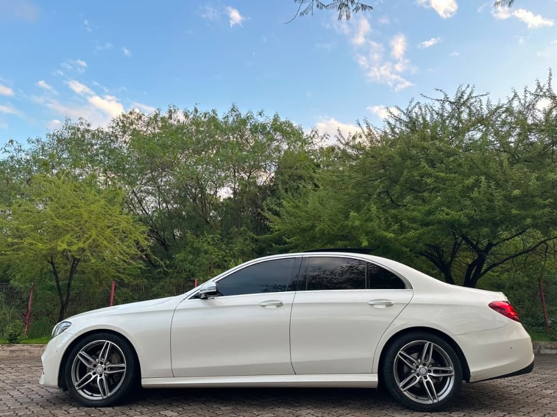 Benz E-Class bei poa sokoni Dar es Salaam Tanzania