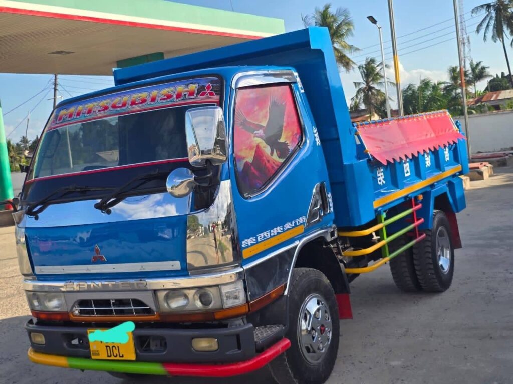 Price Mitsubishi Canter 2005 for Sale in Dar es Salaam
