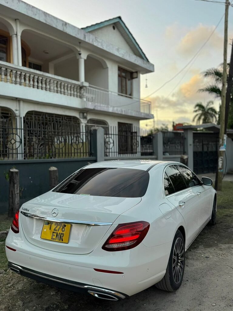 Magari E-Class 2017 lipo Dar es Salaam