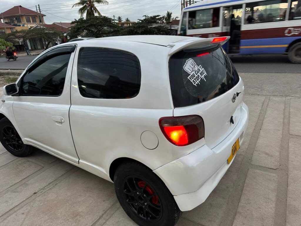 Magari Sokoni Toyota Vitz ya Bei Poa 2003