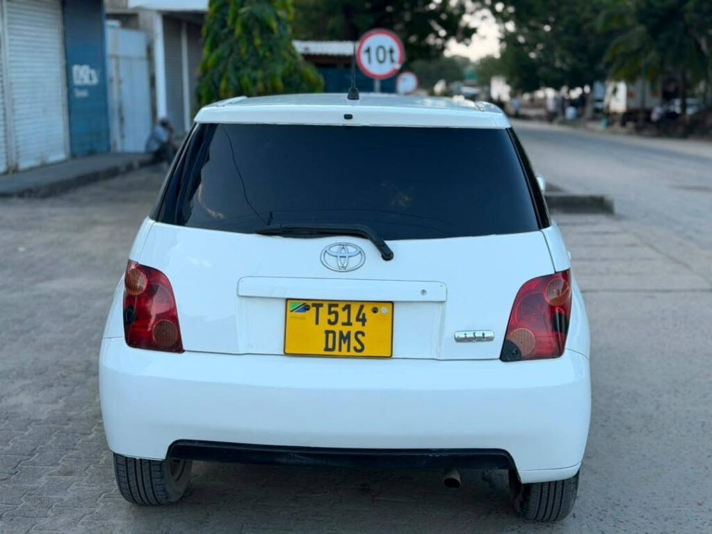 Toyota IST bei poa sokoni Dar es Salaam Tanzania