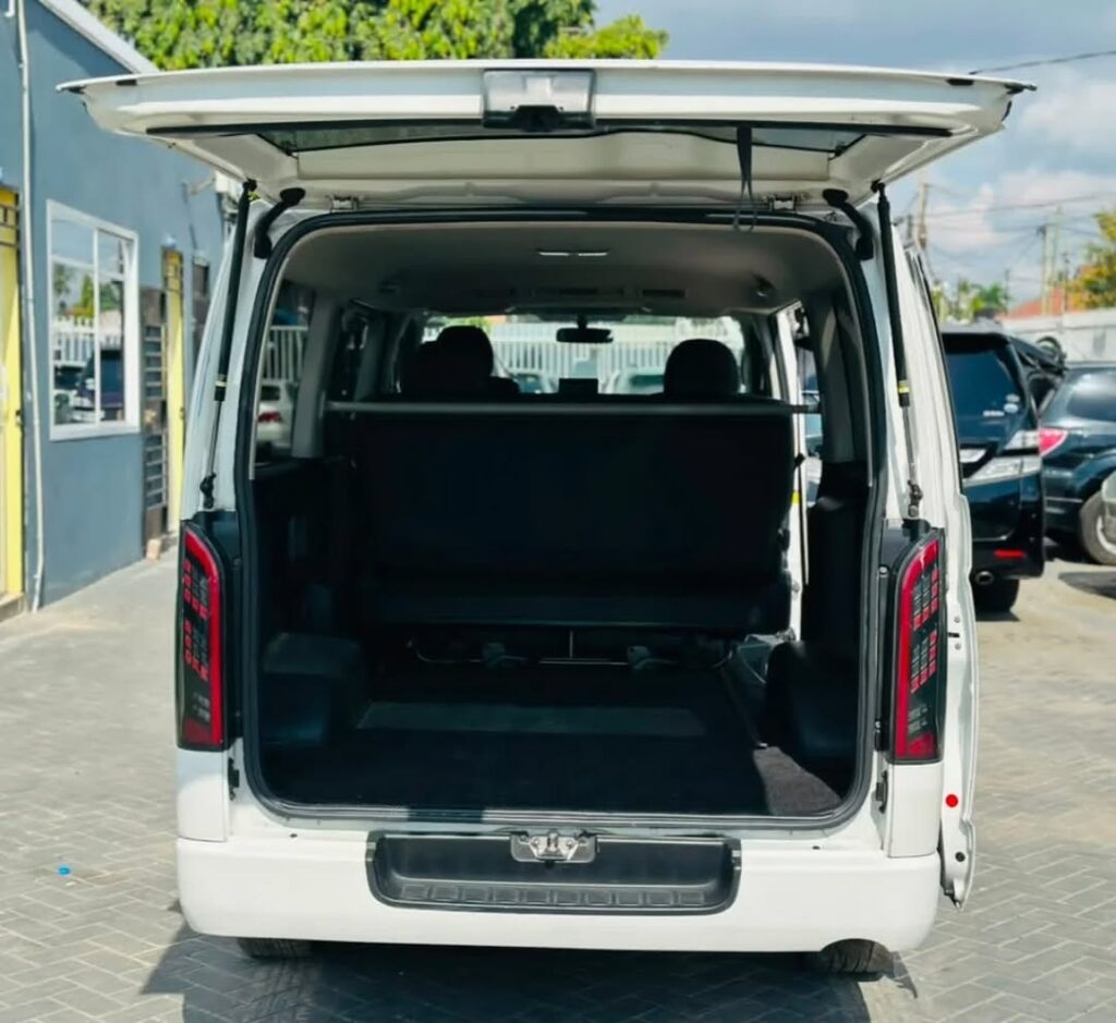 Toyota Hiace bei poa sokoni Dar es Salaam Tanzania