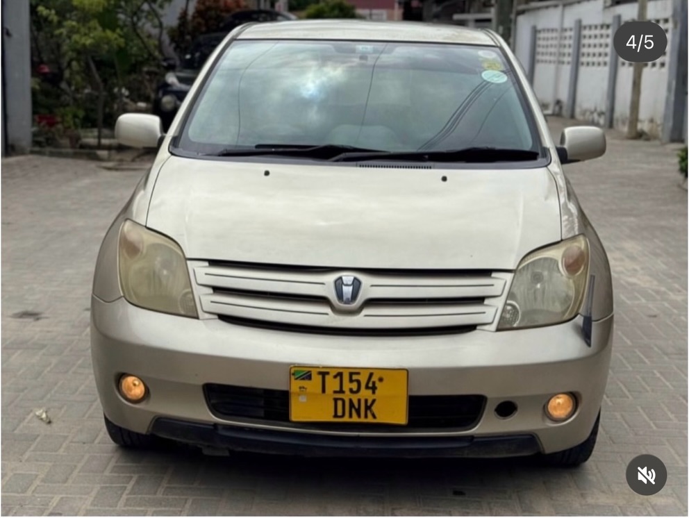 Toyota IST bei poa sokoni Dar es Salaam Tanzania